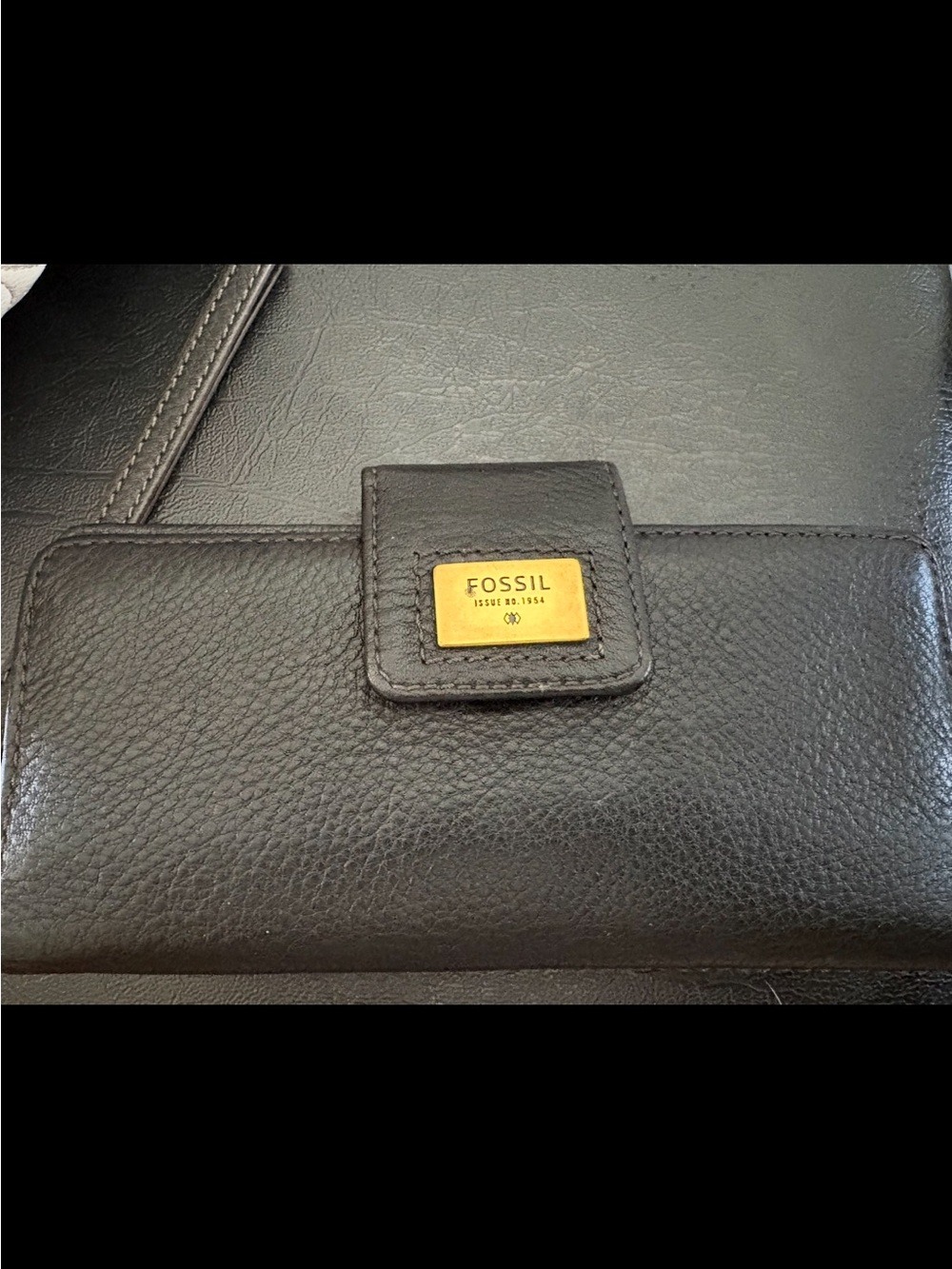 Fossil Black Pebbled Leather Shoulder Wallet with Gold Logo Plate